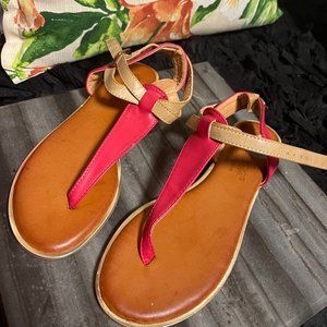 Red/tan sandals